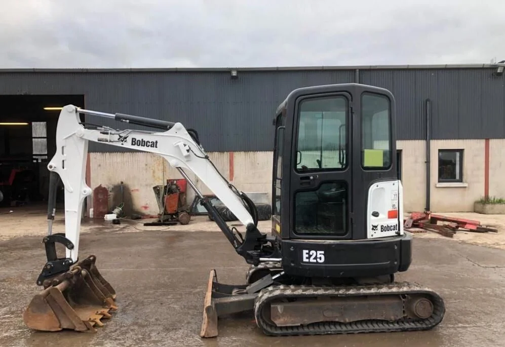 BOBCAT E25-EM