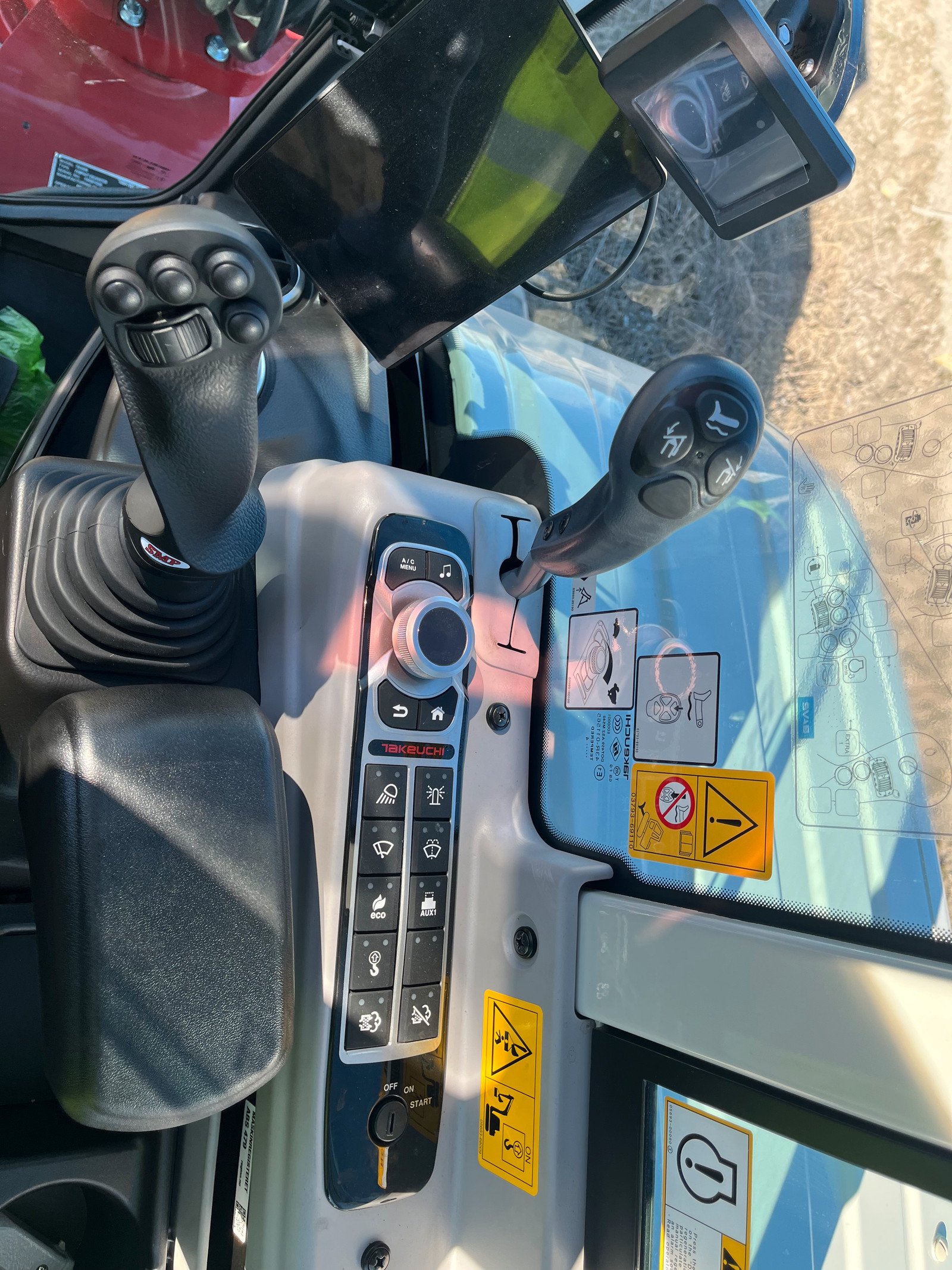 Takeuchi TB335R – Image 10