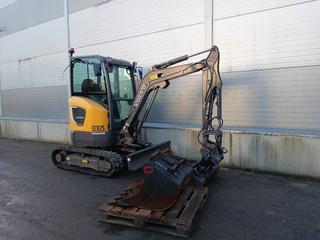 Volvo JECR25D avec armoire de charge – Image 10