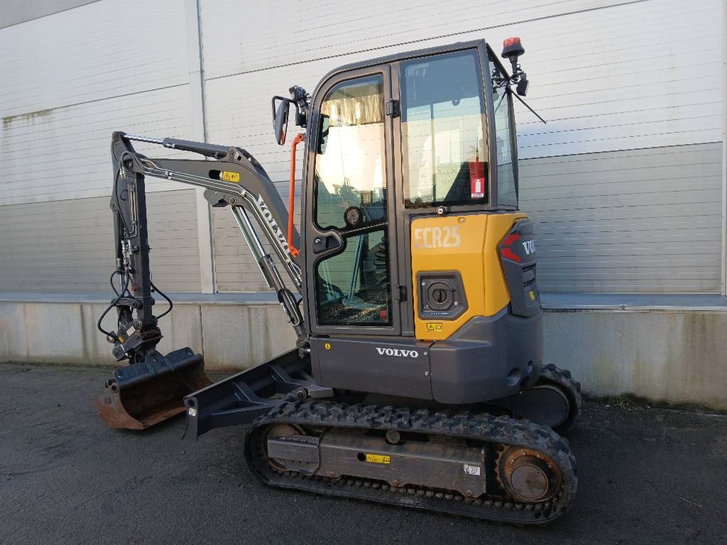 Volvo JECR25D avec armoire de charge – Image 11