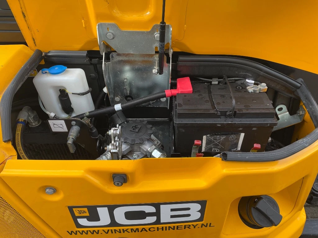 JCB 35Z – Image 12