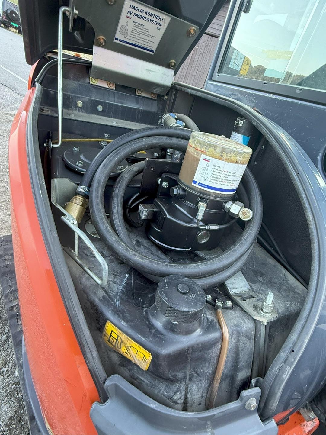 Hitachi ZX65USB-5A – Image 12