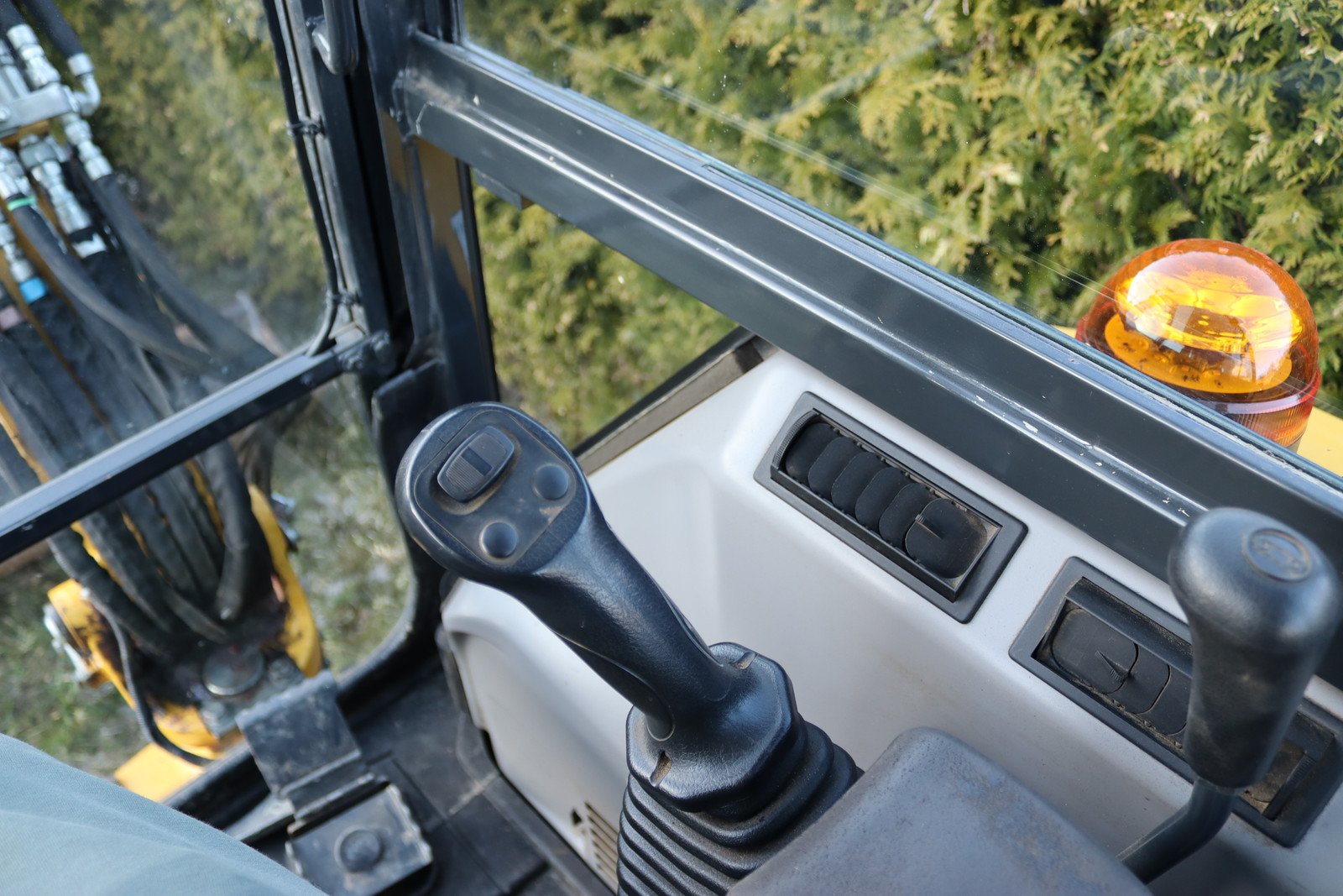 Komatsu PC26 MR-5 – Image 19