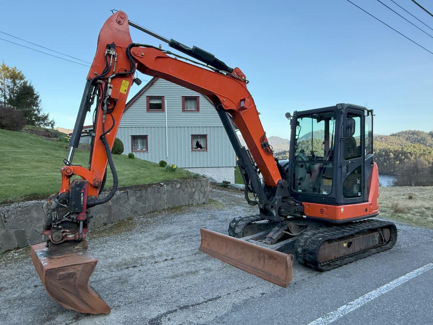 Hitachi ZX65USB-5A – Image 2