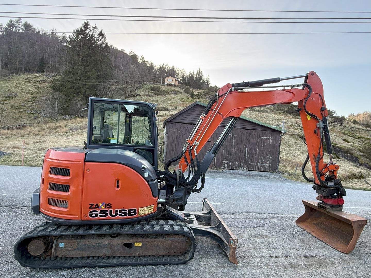 Hitachi ZX65USB-5A – Image 4