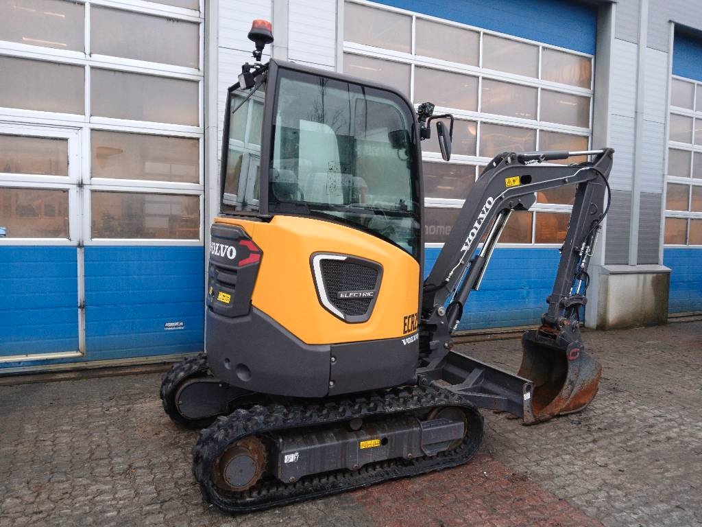 Volvo JECR25D avec armoire de charge – Image 4