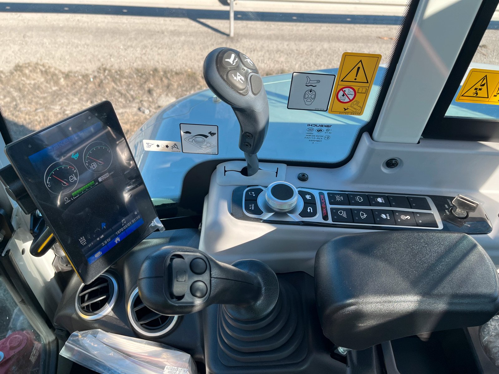 Takeuchi TB335R – Image 8