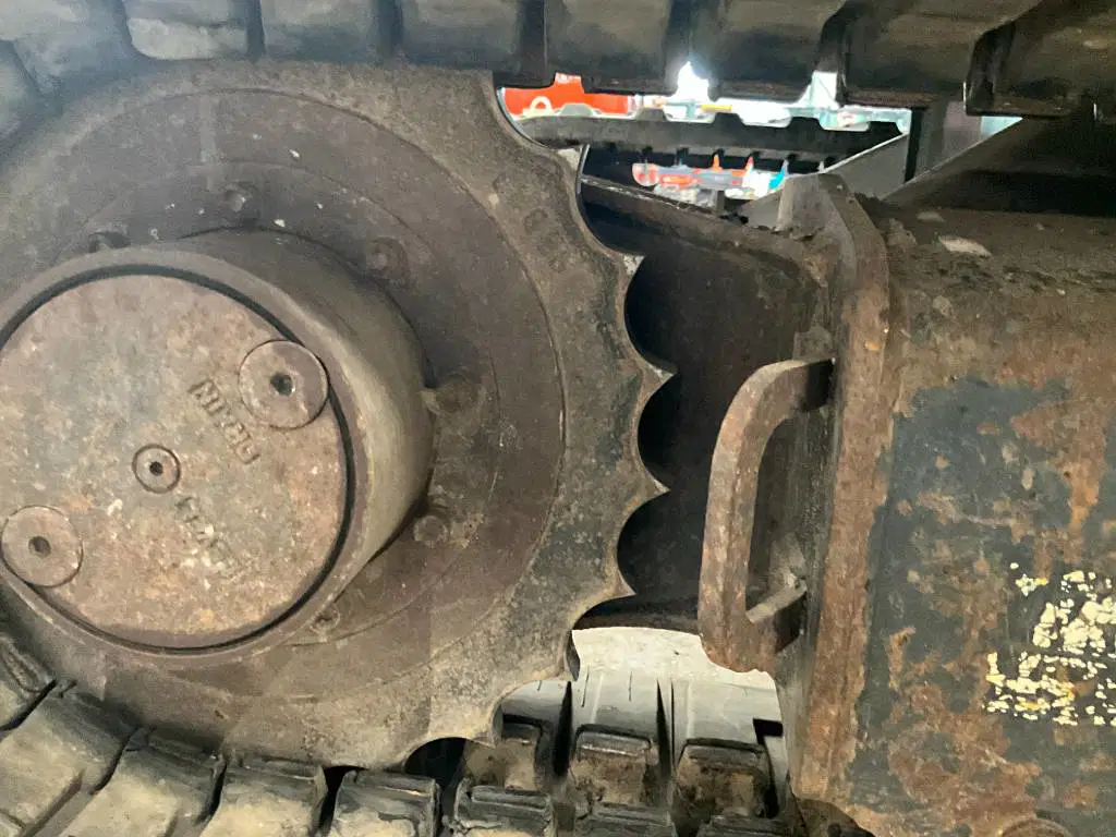 Komatsu PC 22 MR – Image 9