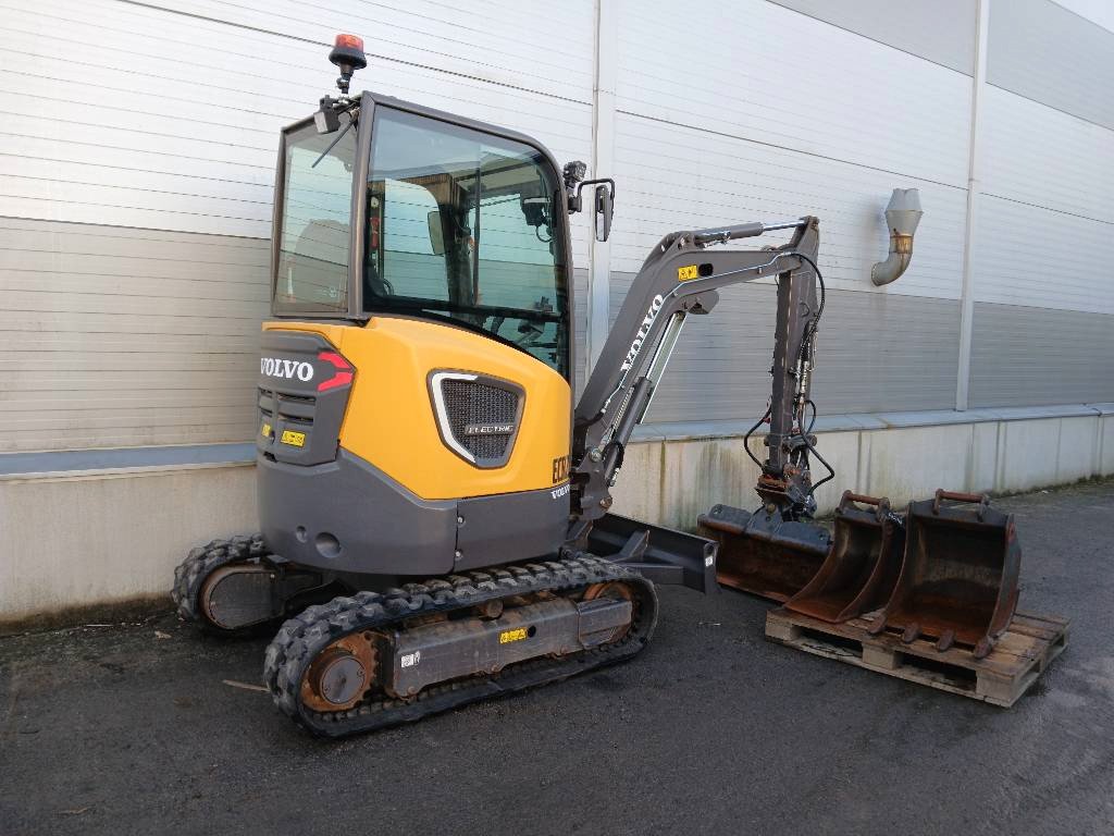 Volvo JECR25D avec armoire de charge – Image 9