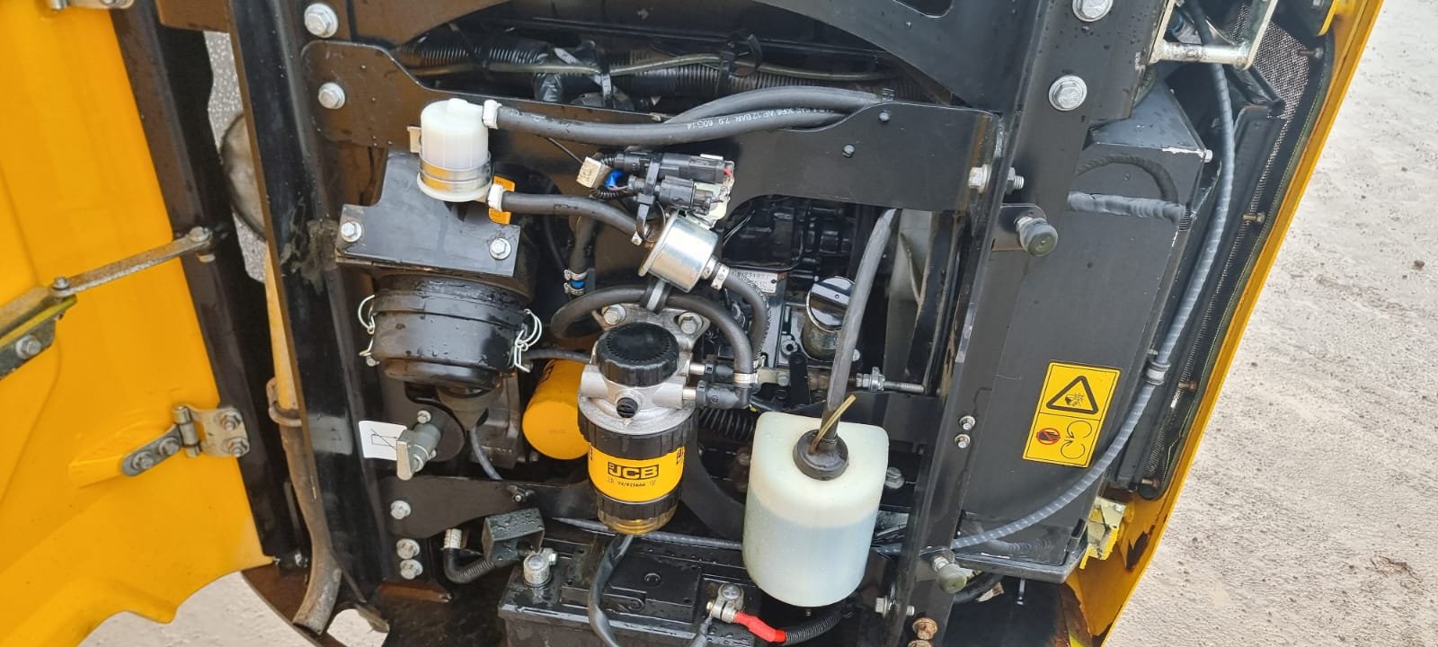 JCB 15C-1 – Image 10