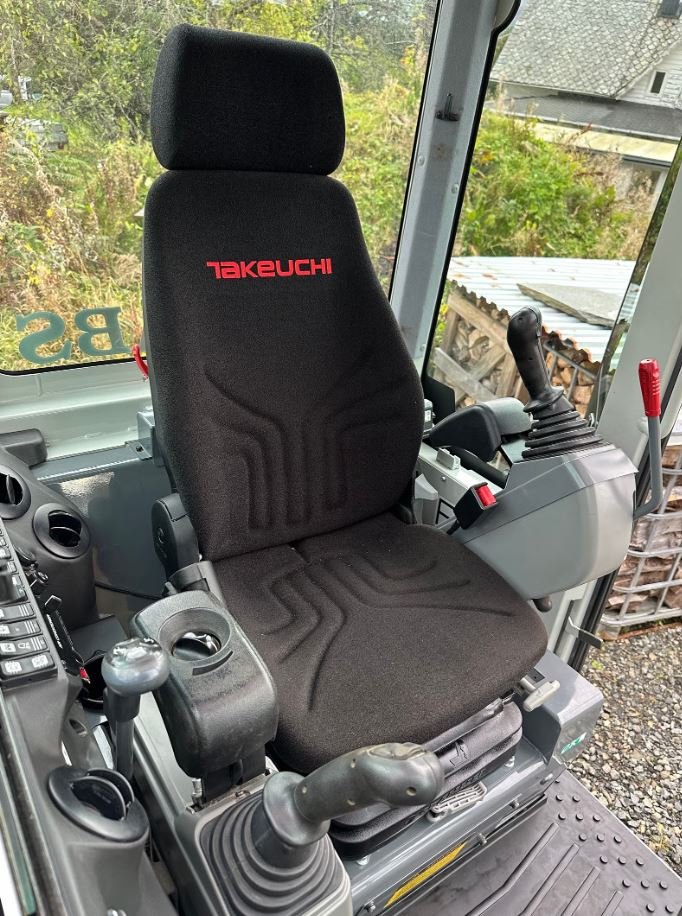 Takeuchi TB 240 – Image 9
