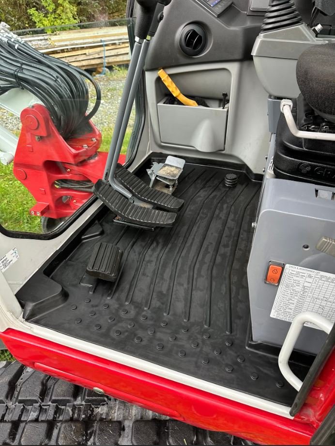 Takeuchi TB 240 – Image 13