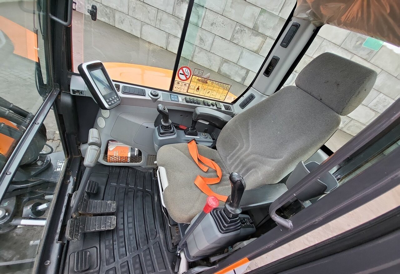 Doosan DX63-3 – Image 17