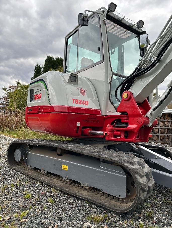 Takeuchi TB 240 – Image 18