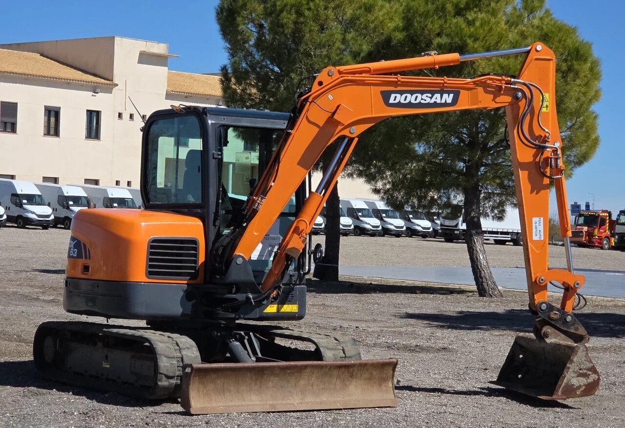 Doosan DX63-3 – Image 2