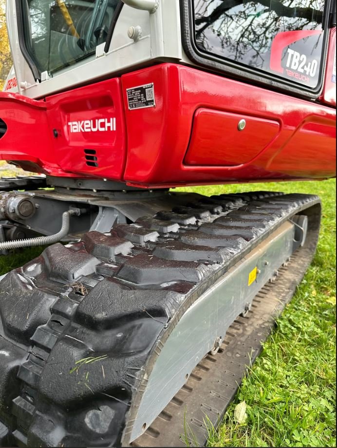 Takeuchi TB 240 – Image 3