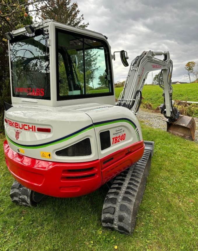 Takeuchi TB 240 – Image 4