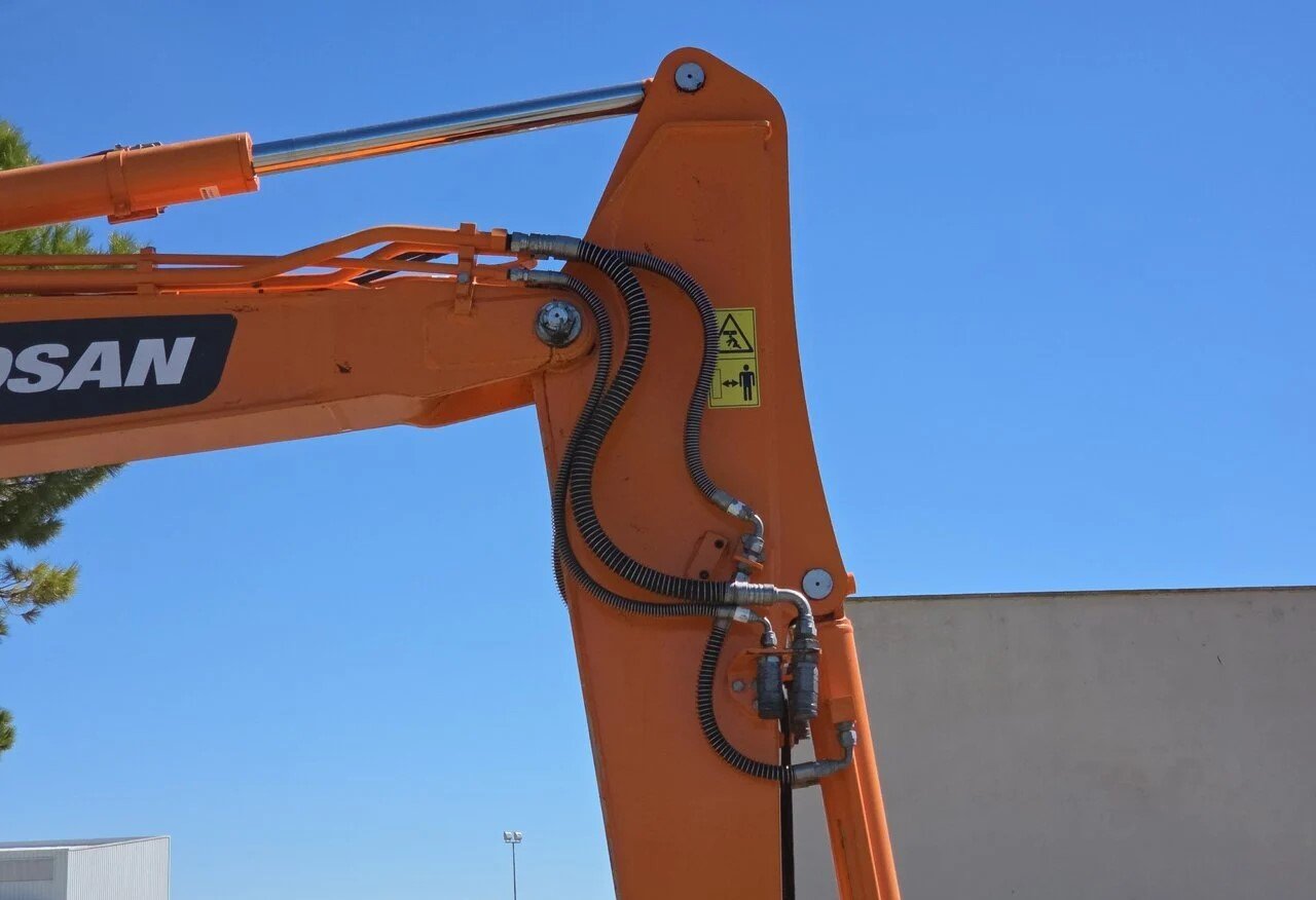Doosan DX63-3 – Image 4