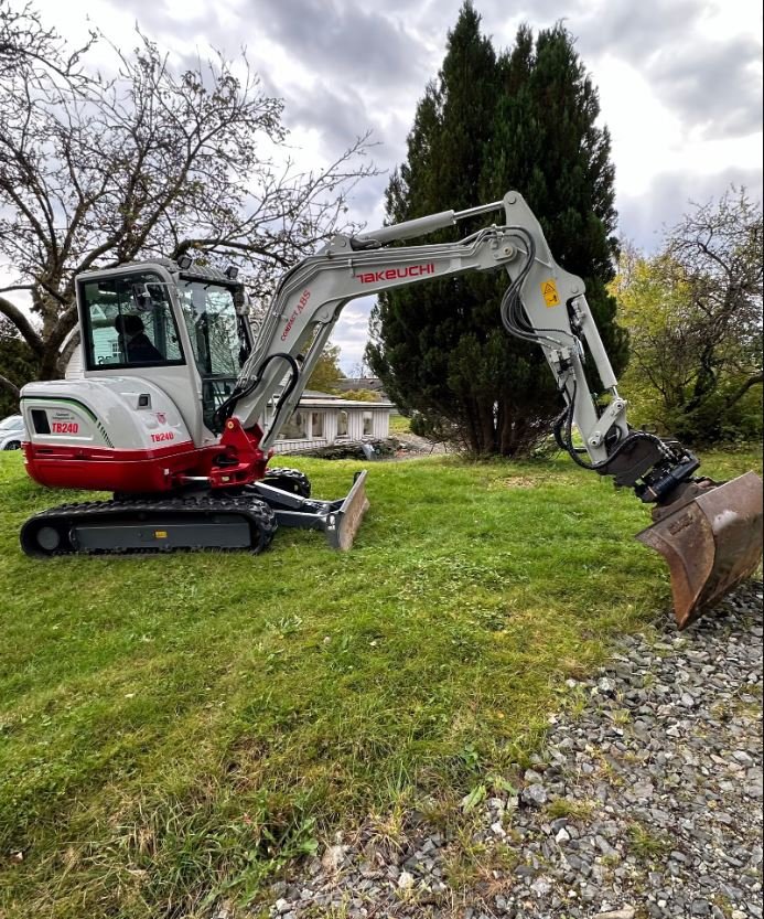 Takeuchi TB 240 – Image 5